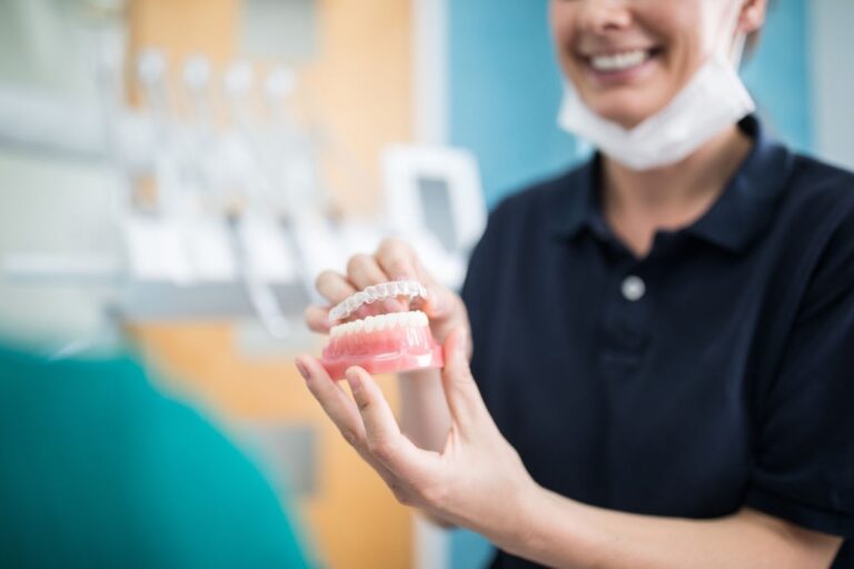 Prótese e implante dentário: entenda as diferenças