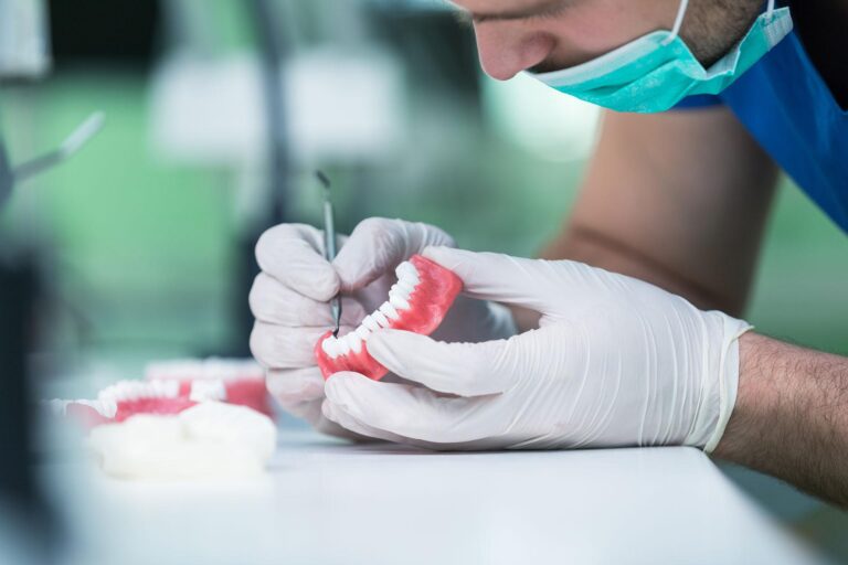 Prótese Protocolo: Restaurando o Sorriso e a Autoconfiança