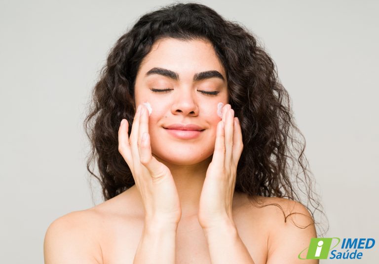 Maquiagem com fator de proteção solar: É suficiente para prevenir o câncer de pele?