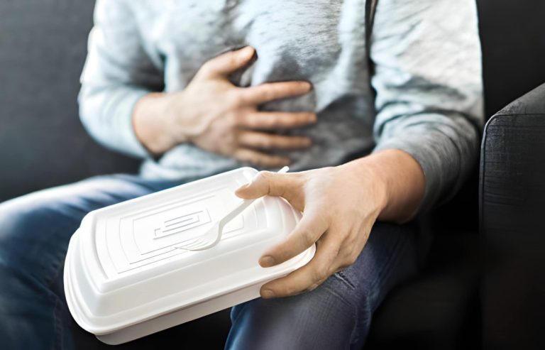 Dor abdominal após refeições gordurosas: quando o problema pode estar na vesícula biliar